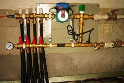 壁挂炉在取暖时循环泵一直工作吗,地暖循环泵需要一直开着吗