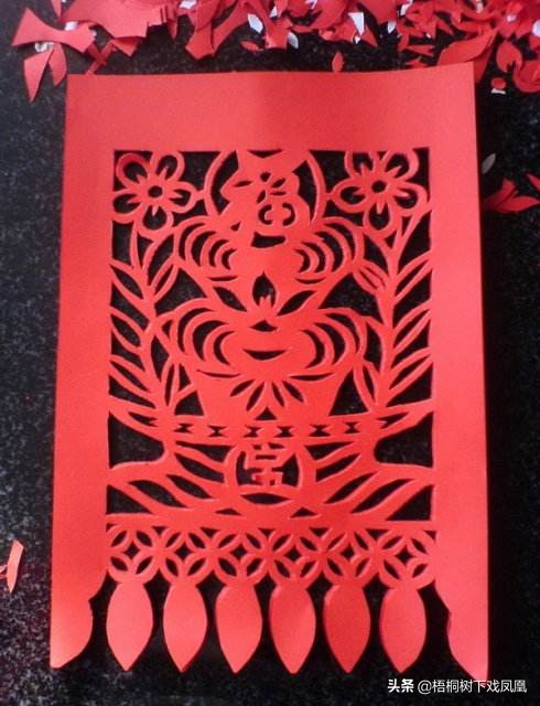 过年入户门挂钱的讲究,过年门口挂钱讲究