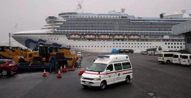 停靠日本长崎的邮轮,钻石公主号停靠柬埔寨