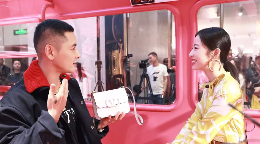 我抓住了一位资深柜员，道出了如何让你掏钱买包的秘密