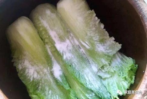 酸菜怎么腌不用压石头还不坏,用盐腌制酸菜的正确方法