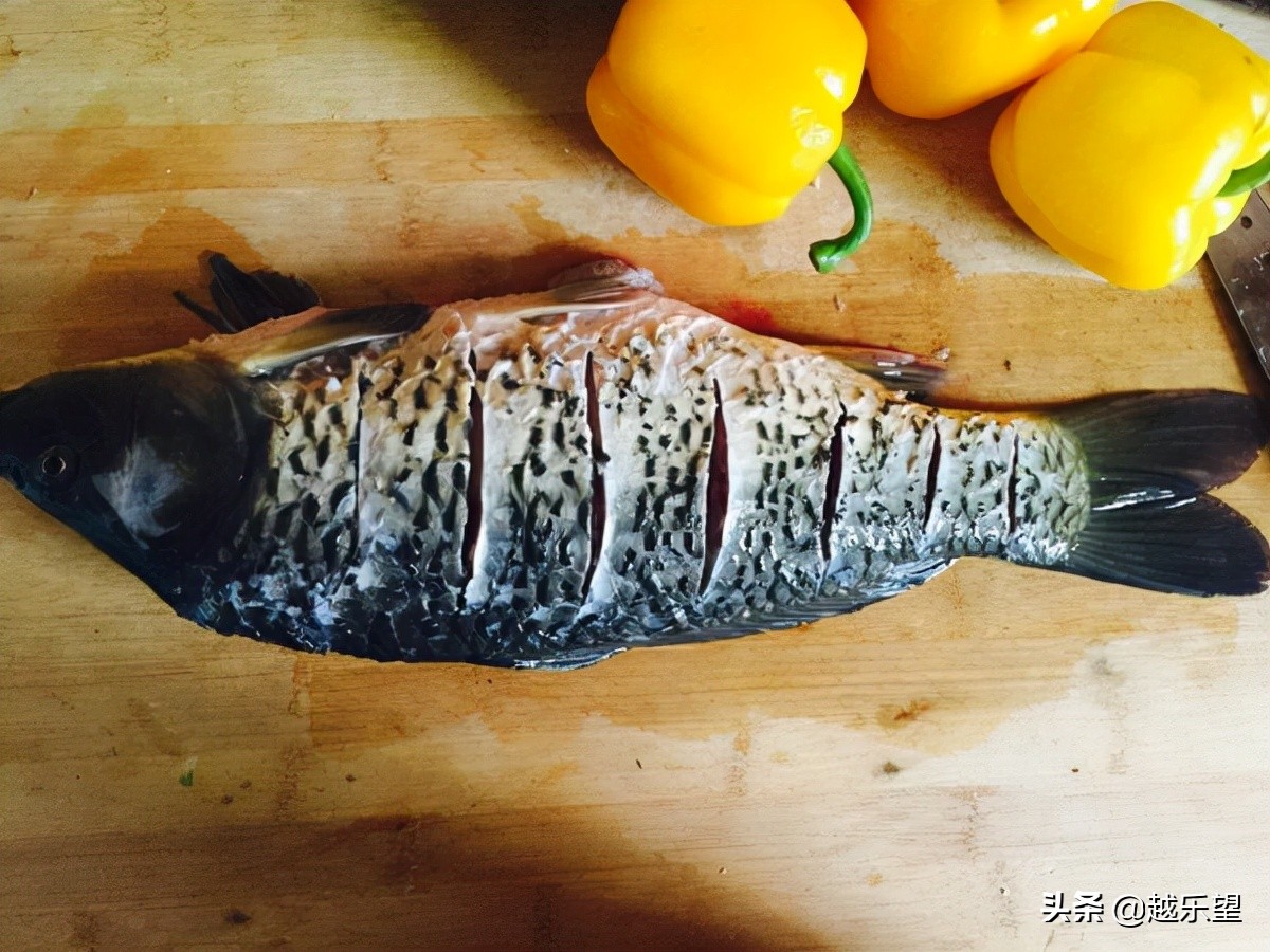 煎鱼怎么样才不破皮不粘锅,煎鱼不粘锅不破皮的方法视频教程
