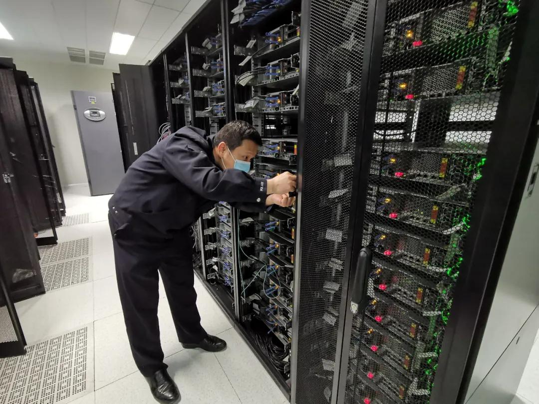 【德州关注】“一天到晚不回家！成月的不休班！你们警察都忙嘛呢？”