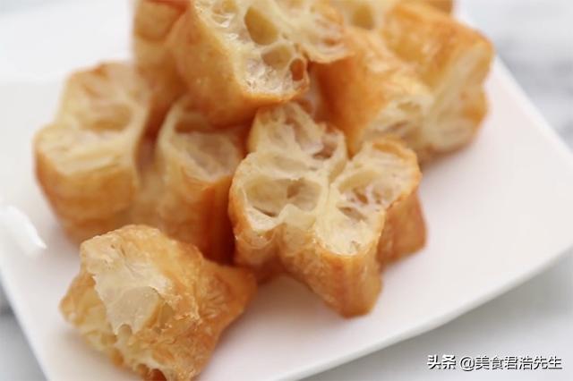 炸油条怎么做酥脆不用泡打粉,家中最简单炸油条方法不用泡打粉