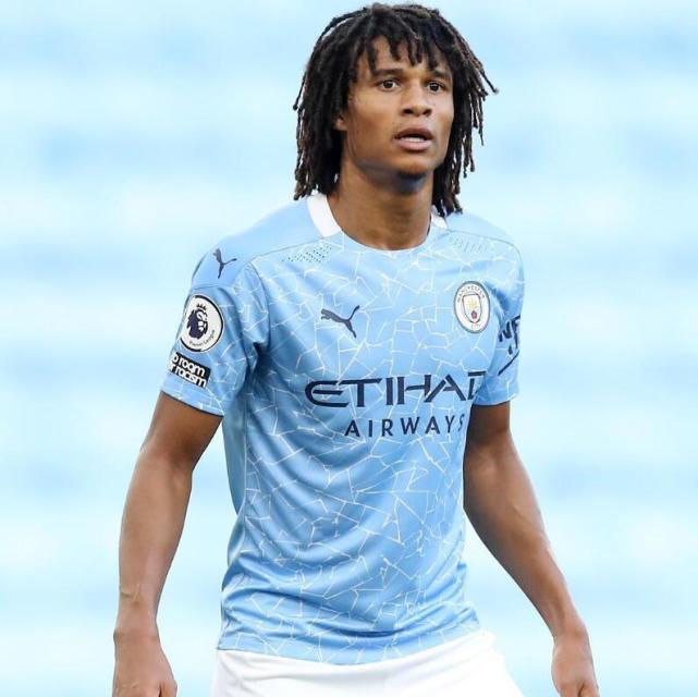 德波尔和阿克谁厉害,德波尔巴萨西班牙