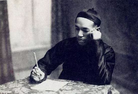 《爸爸简史》||童鞋，快来广播室认领你的爸爸~