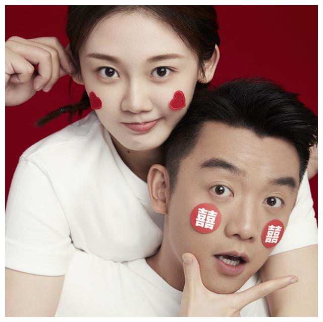 郑恺苗苗秀恩爱视频,郑恺苗苗情侣图集恩爱甜蜜