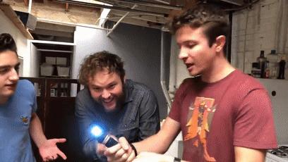 遭遇百般霸凌后,机器人竟将枪口对准人类