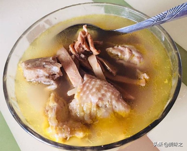 墨鱼汤怎么炖最有营养最补血,墨鱼能和当归党参黄芪一起炖汤吗