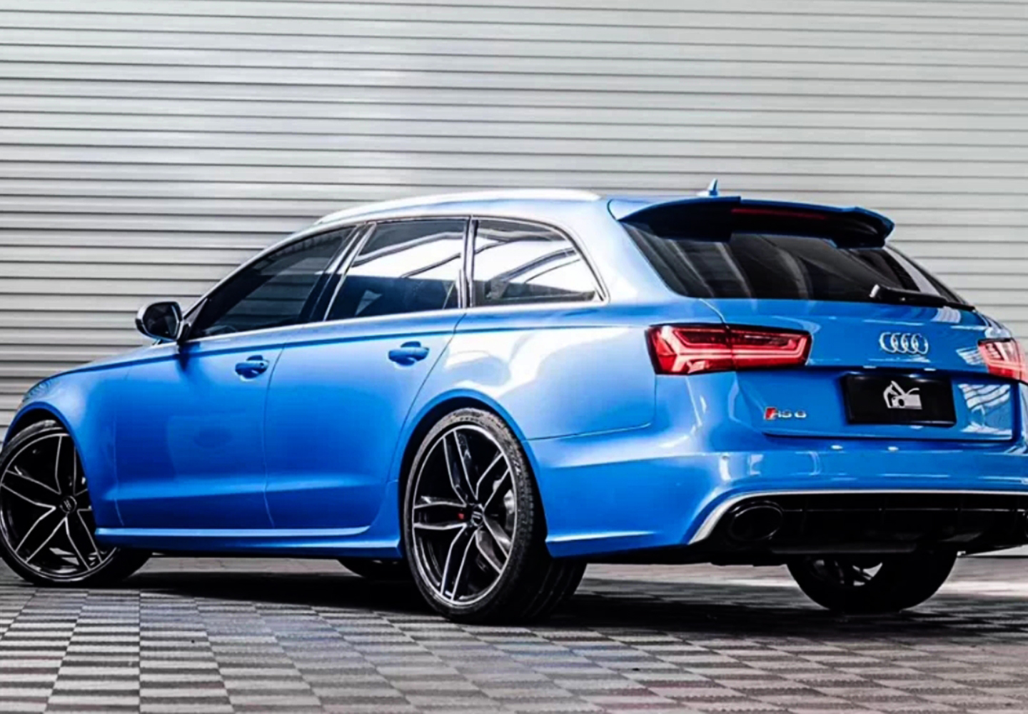 梅西低调豪车,梅西很低调只开十几万的路虎