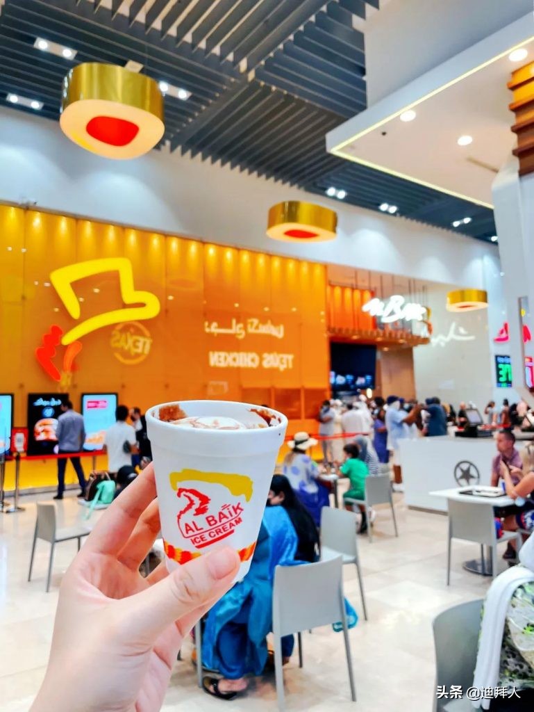 这只“鸡”不一般！啃过都说好！探访来自沙特的灵魂炸鸡店AlBaik