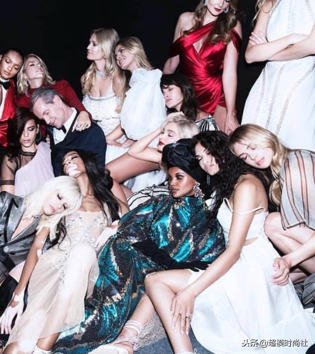维密一言难尽的服装,维密英伦时装秀