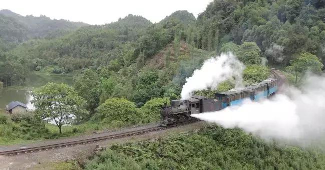 乐山大佛为何不属于石窟,乐山不止有大佛还有美食