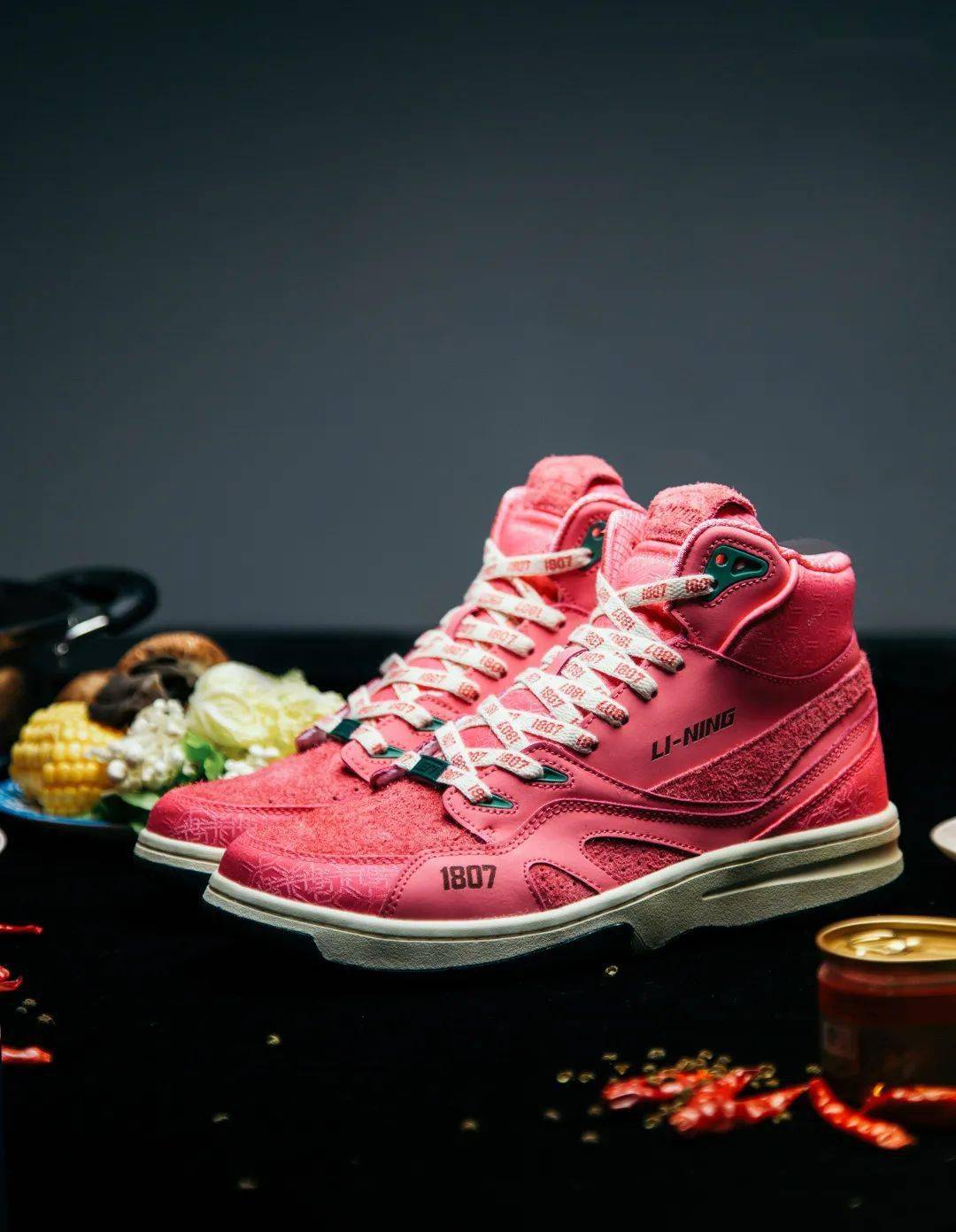 李宁sta联名跑鞋,李宁板鞋新之助