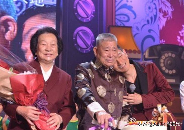 刘德华能红几十年他是怎么做到的,为啥刘德华这么受欢迎