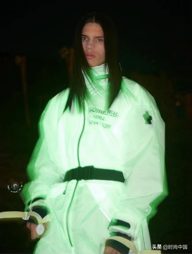 滑雪装备入坑报价,滑雪服穿什么好看