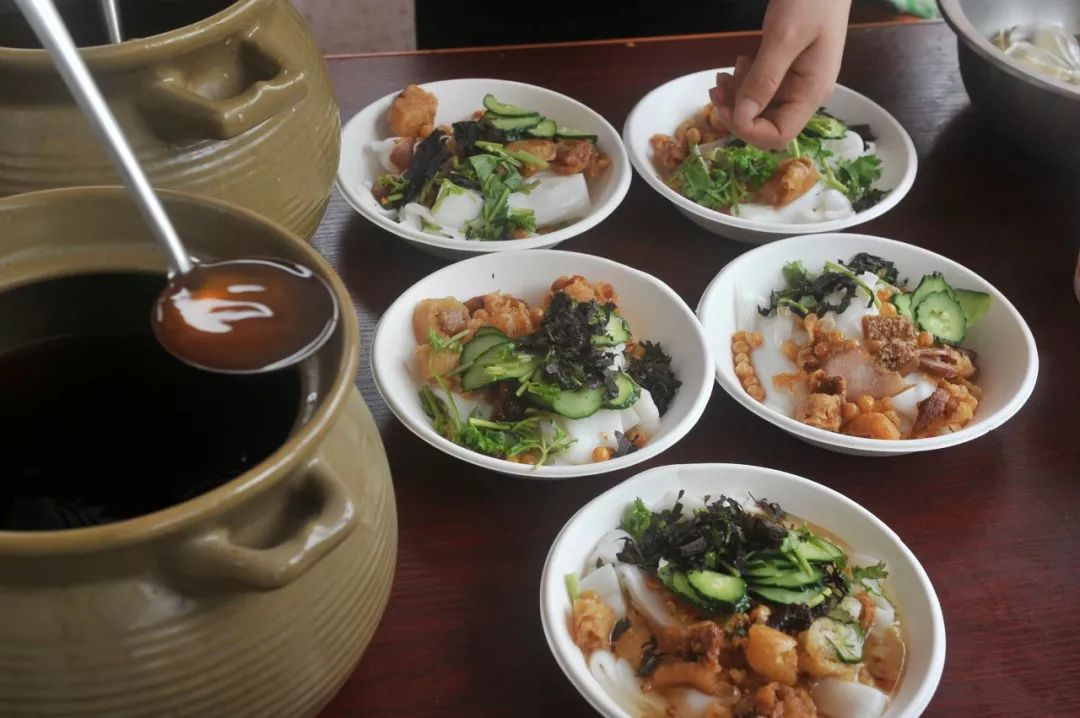 坐上高铁去旅游沿线美食尝个遍,云贵川渝高铁环线