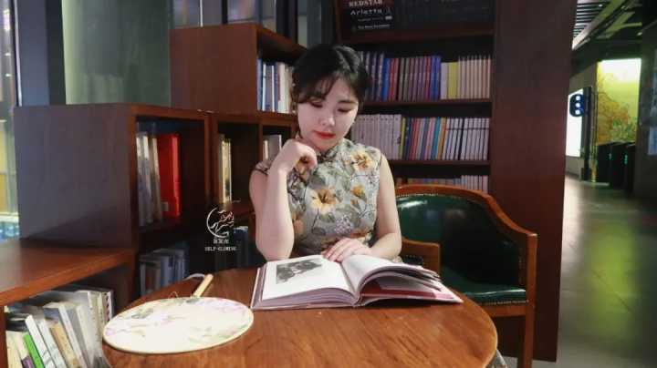 素人改造：身高1米5的“包子脸”微胖女孩，如何美出“高级感”？