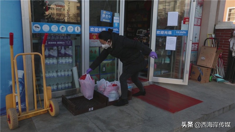 青岛西海岸新区：小区门口的义务“采购员”