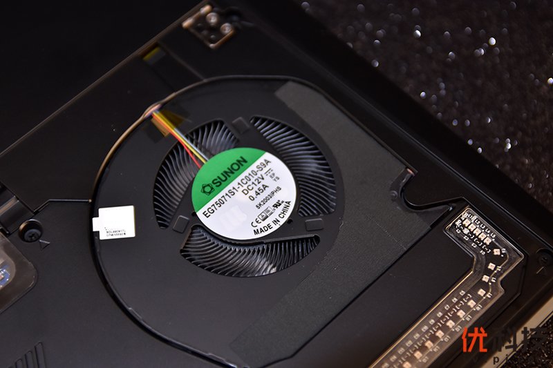 荣耀猎人v700风谷式散热,荣耀猎人游戏本v700i5款测评