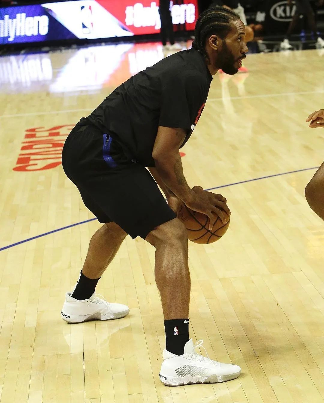 nb现在在国内有旗舰店嘛,nb现在能不能买