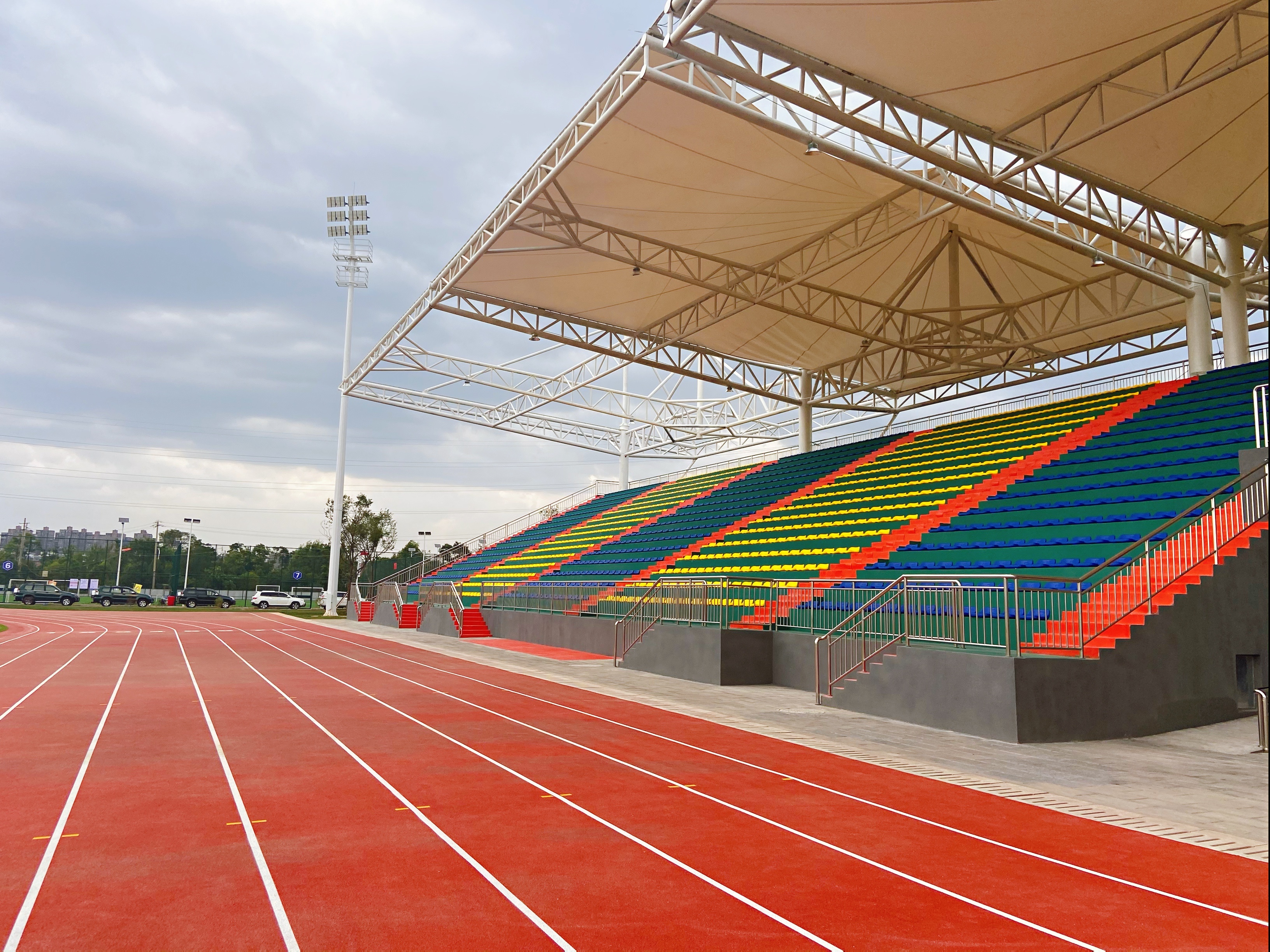 曲靖麒麟区沿江街道足球场,踢球去社区足球联赛