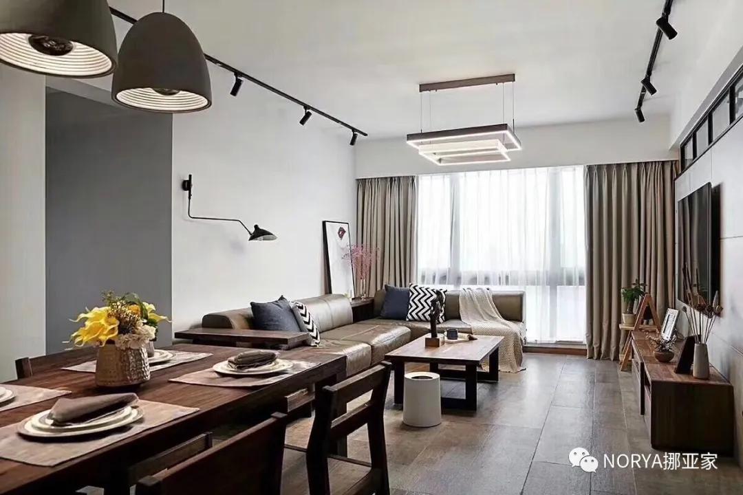 在客厅吃饭才能感觉到舒服,在客厅吃东西和饮料