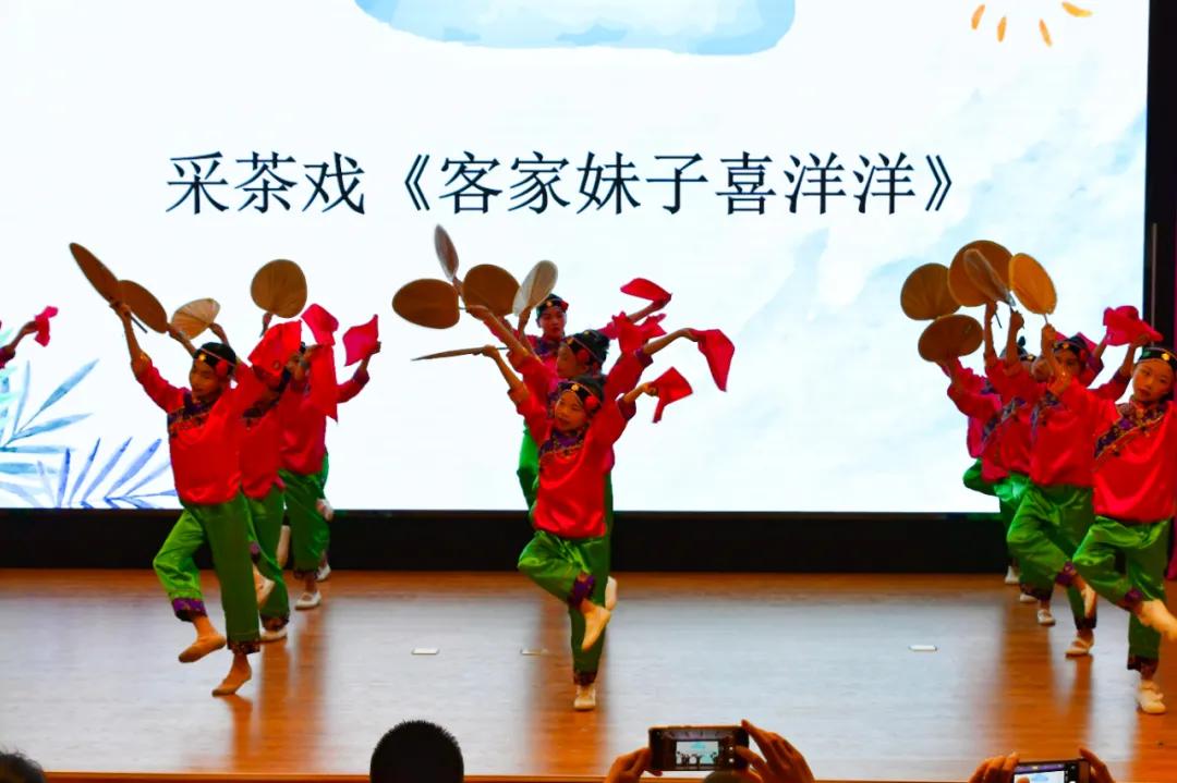 儿童庆祝建党100周年文艺汇演,庆祝建党百年文艺演出儿童合唱