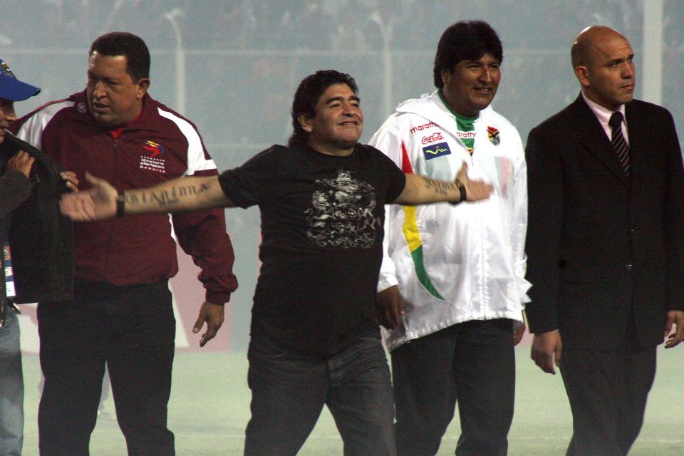 马拉多纳为什么一半天使一半魔鬼,一代球王迭戈马拉多纳