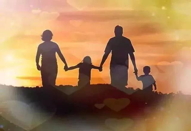 面对偏心的父母怎样做好一个哥哥,对于偏心的父母子女如何对待父母