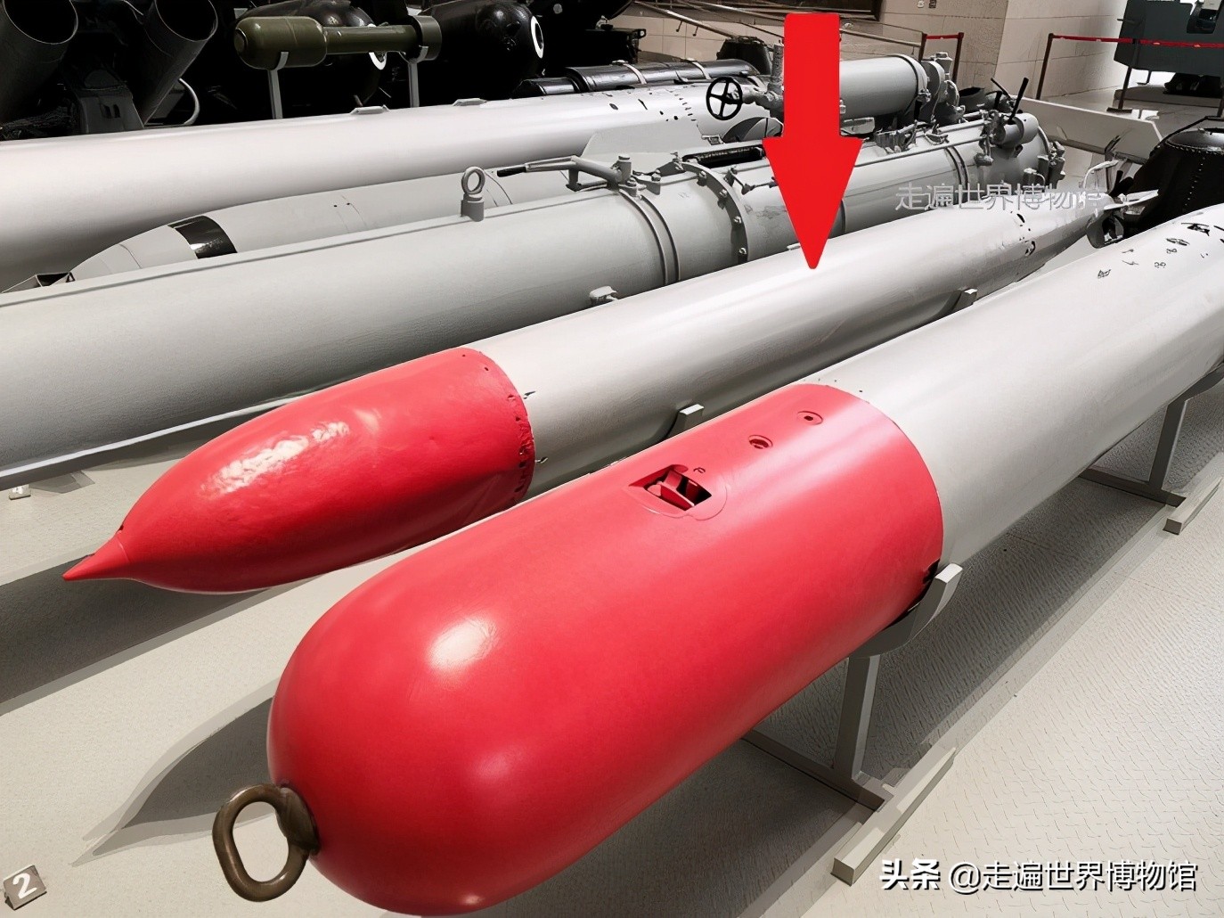 现代军舰装备舰炮,军事博物馆导弹展览品