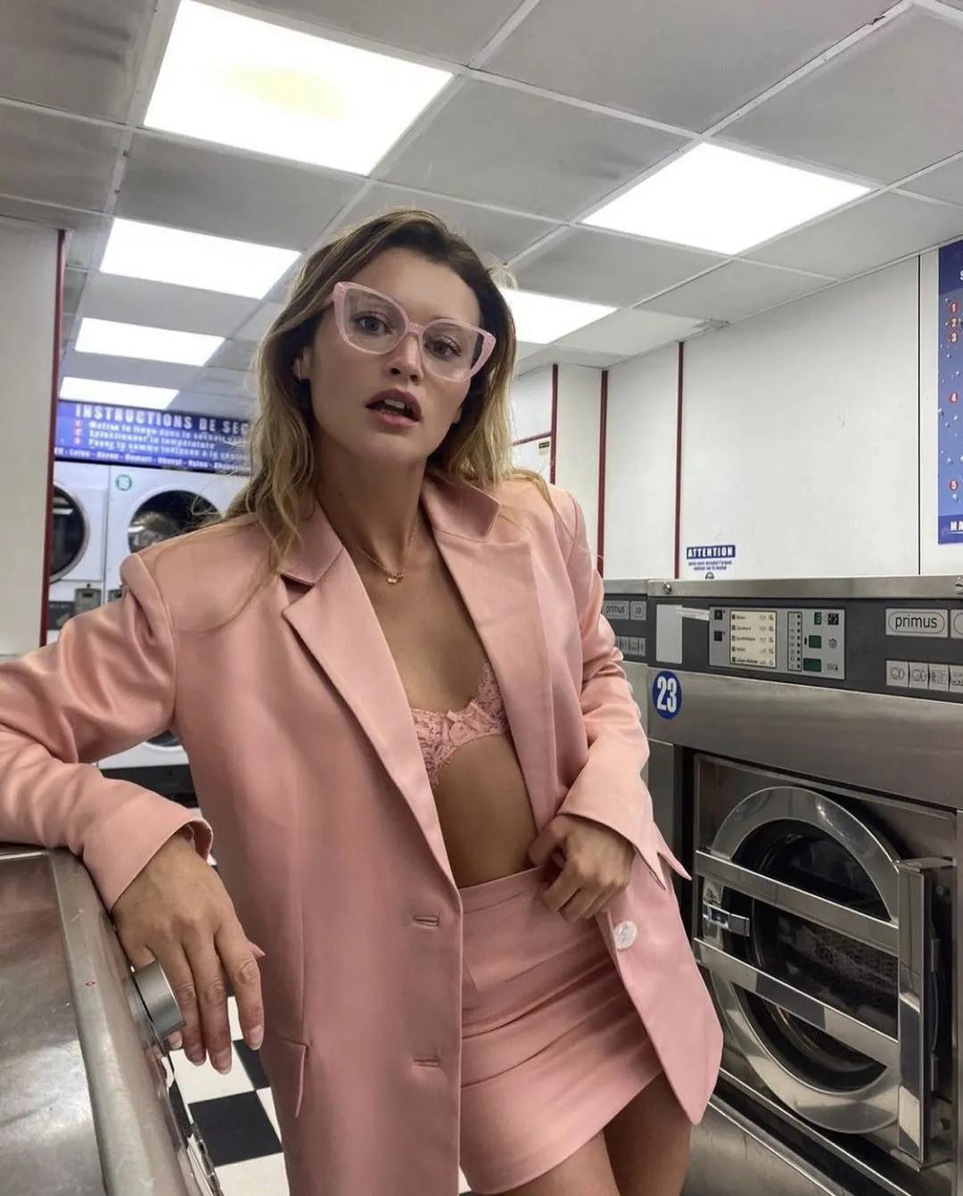 圆脸女生怎么选墨镜,圆脸女生如何选择大牌眼镜