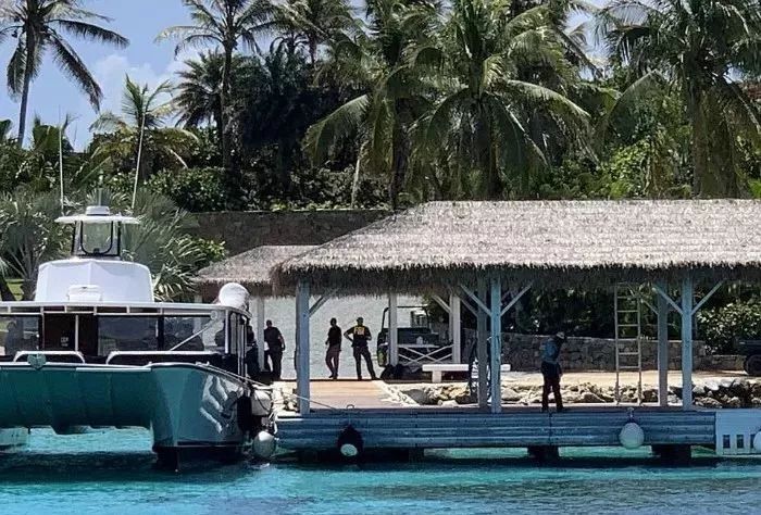 诱骗少女，权色交易，美国富豪20年铸造“处女岛”，打通政界人脉