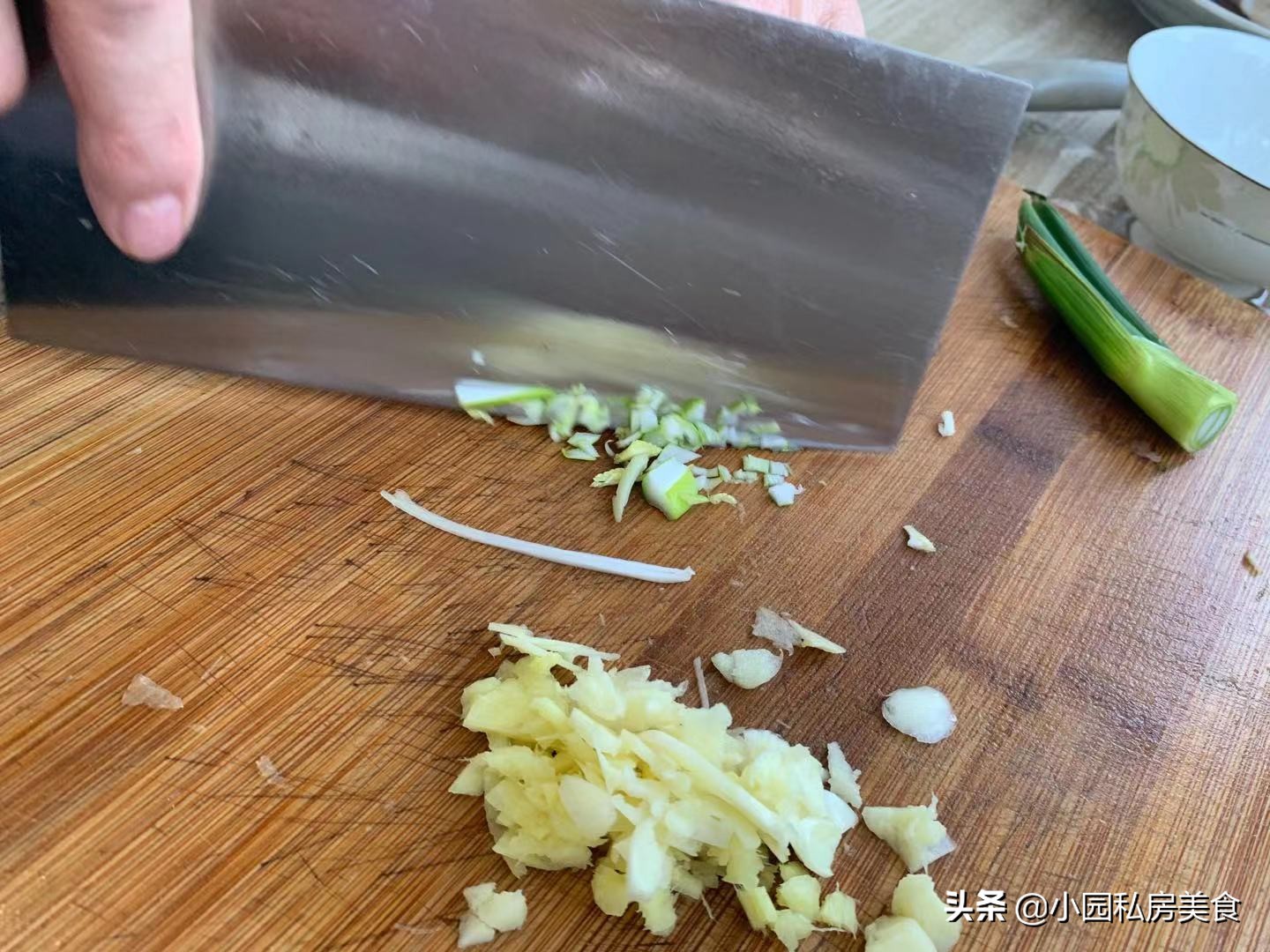 年夜饭必备的家常菜蒜蓉大虾,海鲜大虾红烧怎么烧最好吃