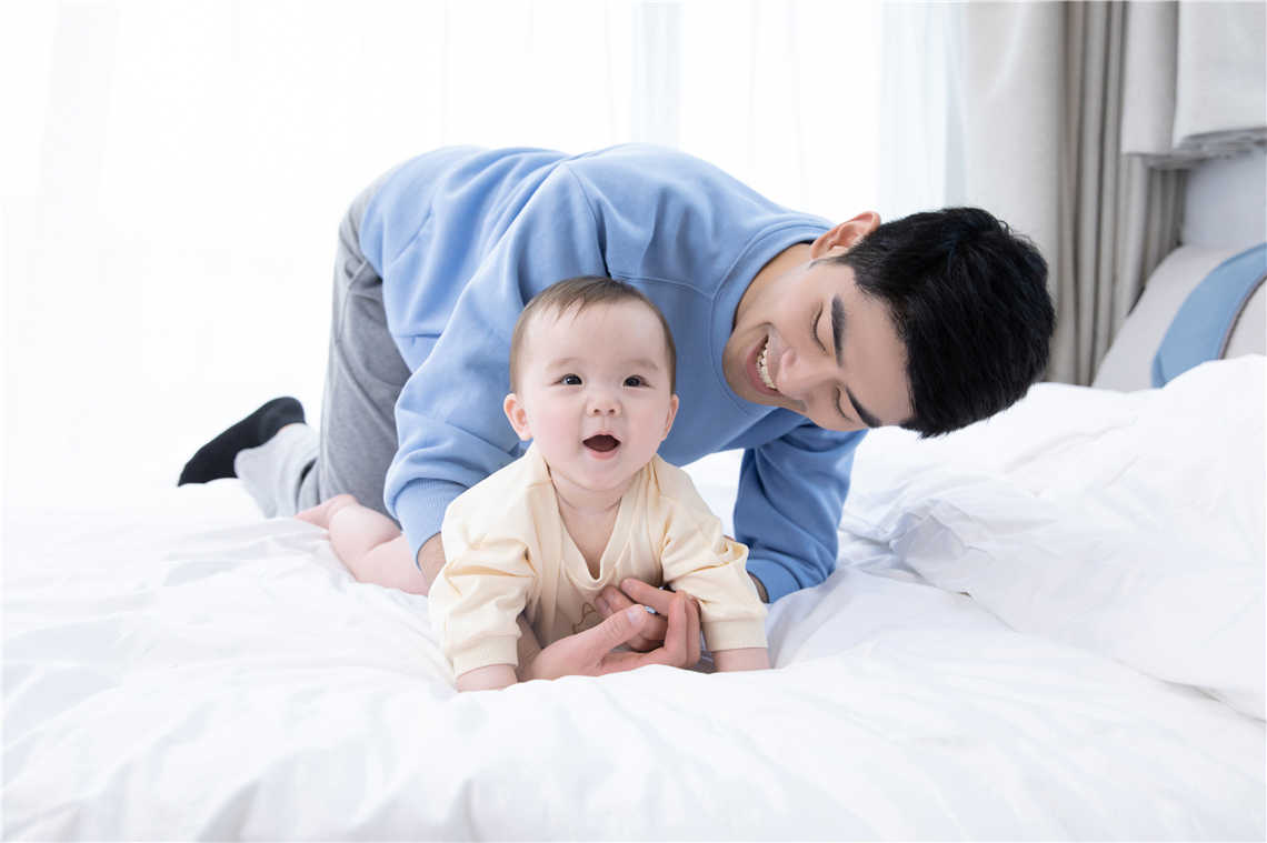 孩子智商高不爱讲话,小孩子几岁会说话与智商有关系吗