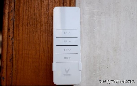 阳台两个灯怎么安装电动晾衣架,阳台电动晾衣架装修方案