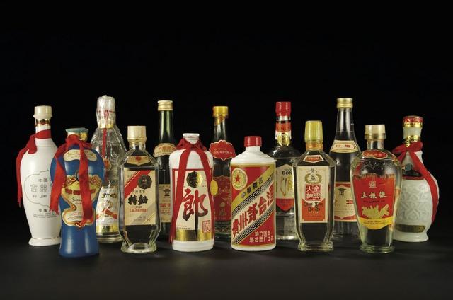 最全中国*七大十**名酒酒标变迁图鉴,揭示白酒发展历程