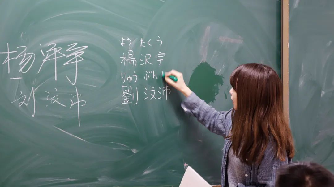 东方红小学兴趣班,北京东方红学校特色课程