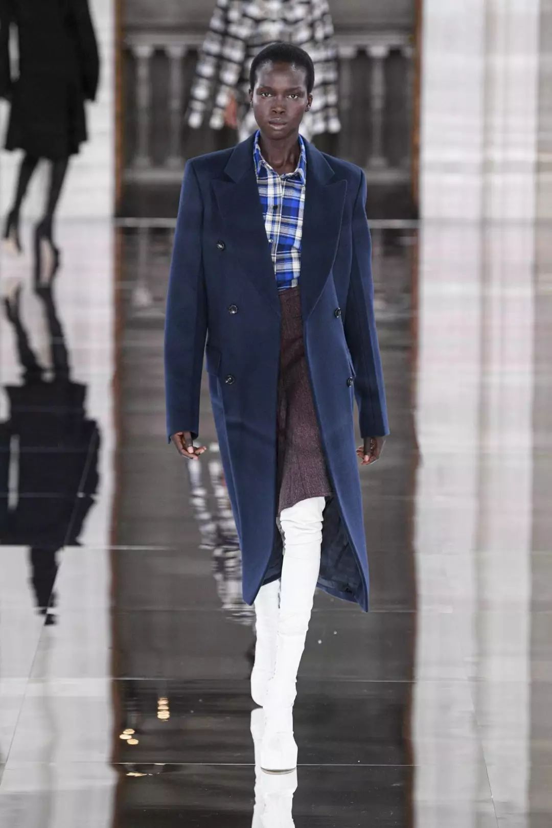 波司登羽绒时装周,波司登伦敦时装周中国红