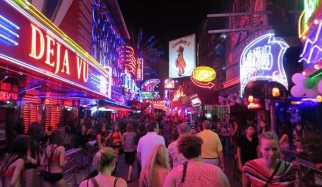 无数的血汗工厂，“*灯区红**”合法，泰国下一步该何去何从？