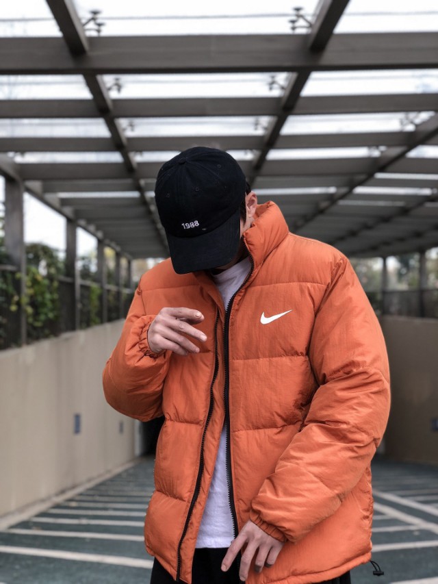 耐克衣服哪个系列穿着好看,耐克红色卫衣新年款