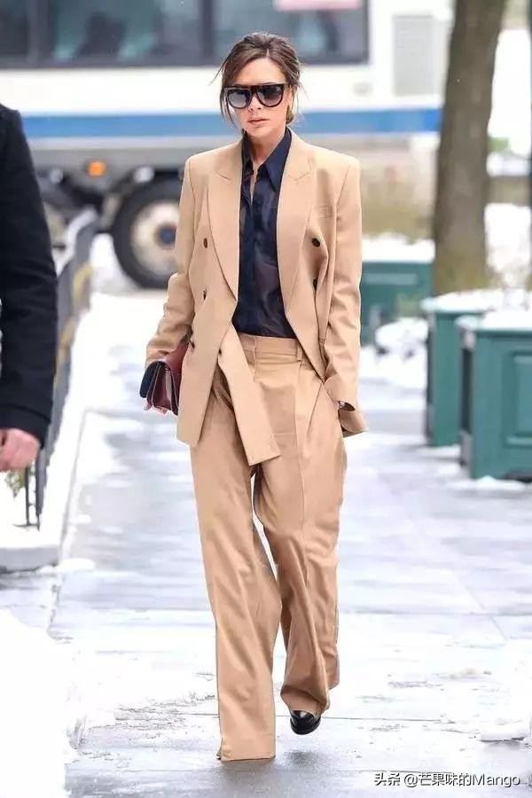 今年秋冬流行穿西装太时髦了,严肃刻板的西装如何穿才能更时髦