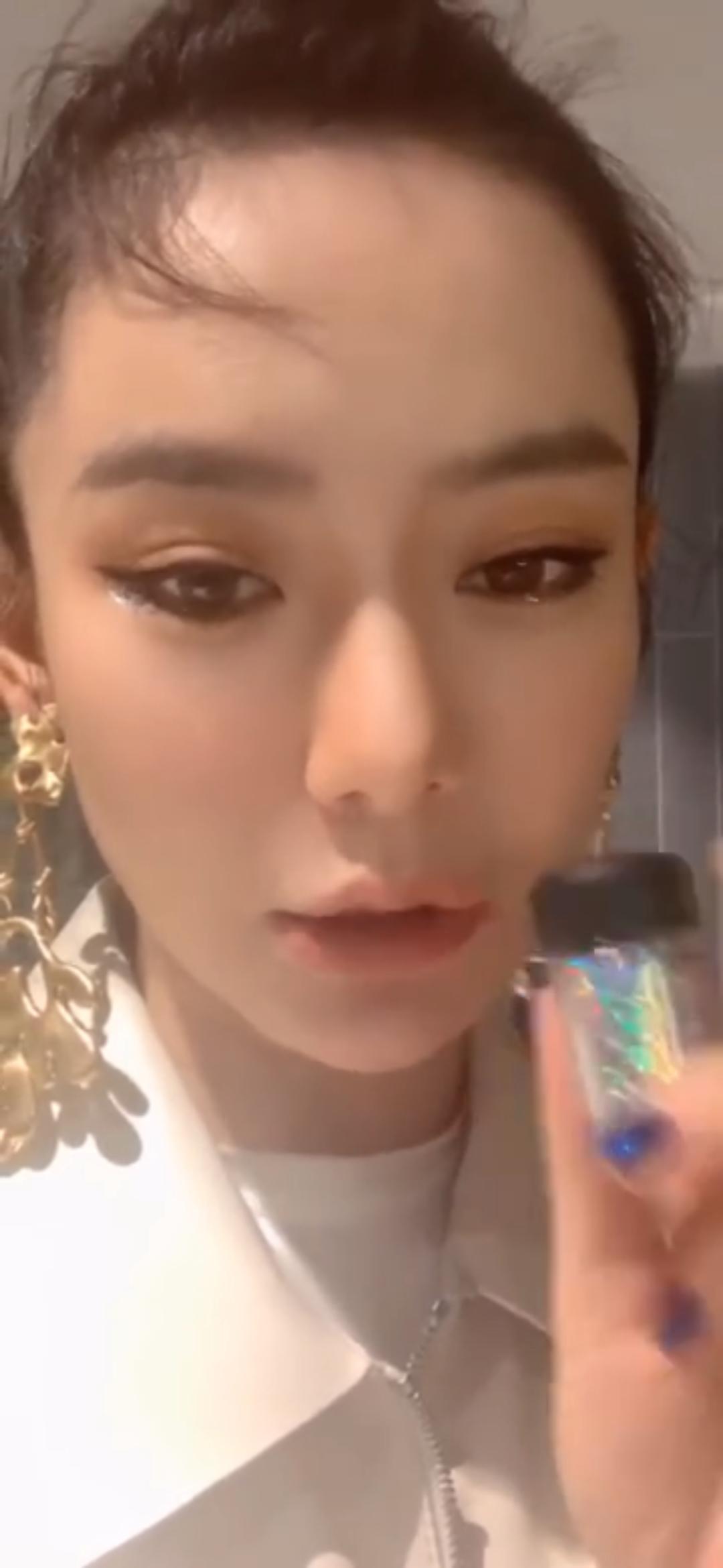 亮片眼妆带钻,戚薇绿色眼影妆容教程