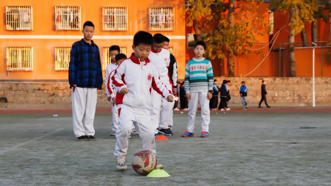 东方红小学兴趣班,北京东方红学校特色课程