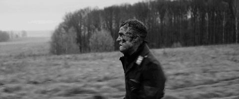 《冒牌上尉》：19岁少年逃兵的刽子手生涯，极权主义下的人性拷问