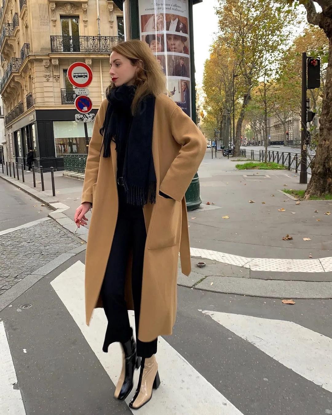 驼色大衣怎么搭配好看高级感,驼色大衣怎么搭配高端大气