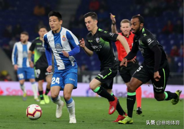 武磊对决梅西听着也惭愧！夏天卖围巾136元一条：还不是因为钱？