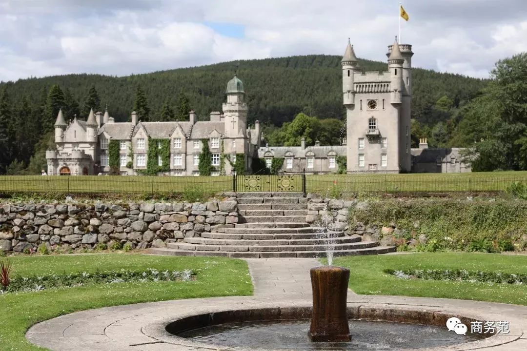 老钱vs新钱vs顶级网红，度假也有鄙视链？