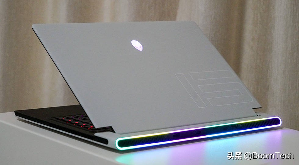 将4只风扇塞入厚度仅有16mm的纤薄游戏本内聊聊Alienwarex15R1