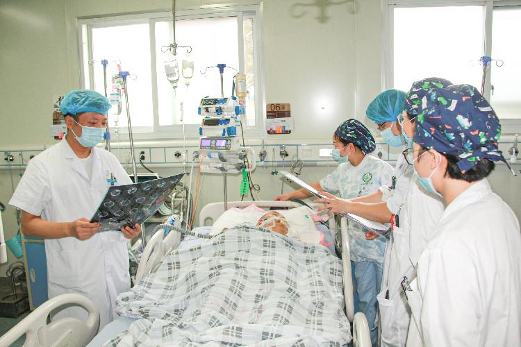 合川区中医院周长元：冲锋在前，做生命的守护者